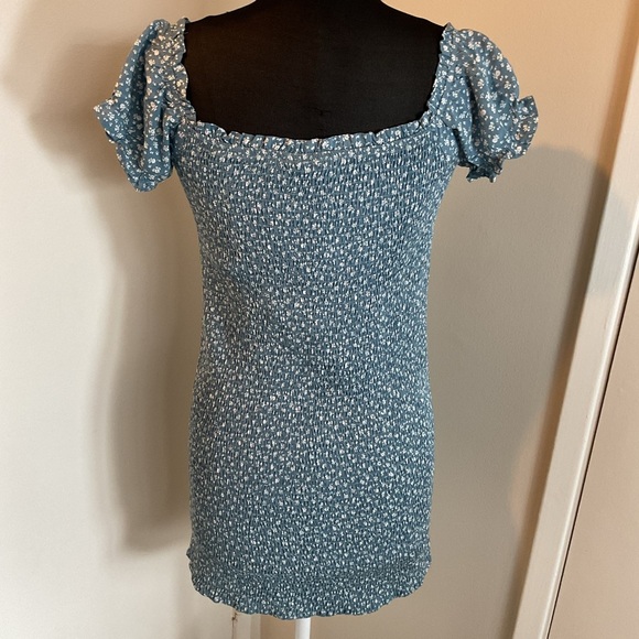 24. Blush Blue Ruched Tie Front Smocked Back Floral Dress Size Large - Picture 7 of 8